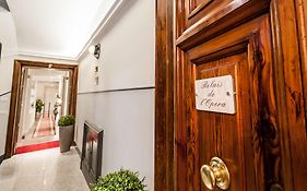 Relais De L'Opera